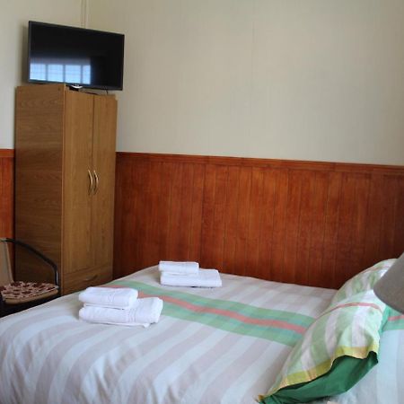 Hostal Y Cabanas Ainil 蓬塔阿雷纳斯 外观 照片