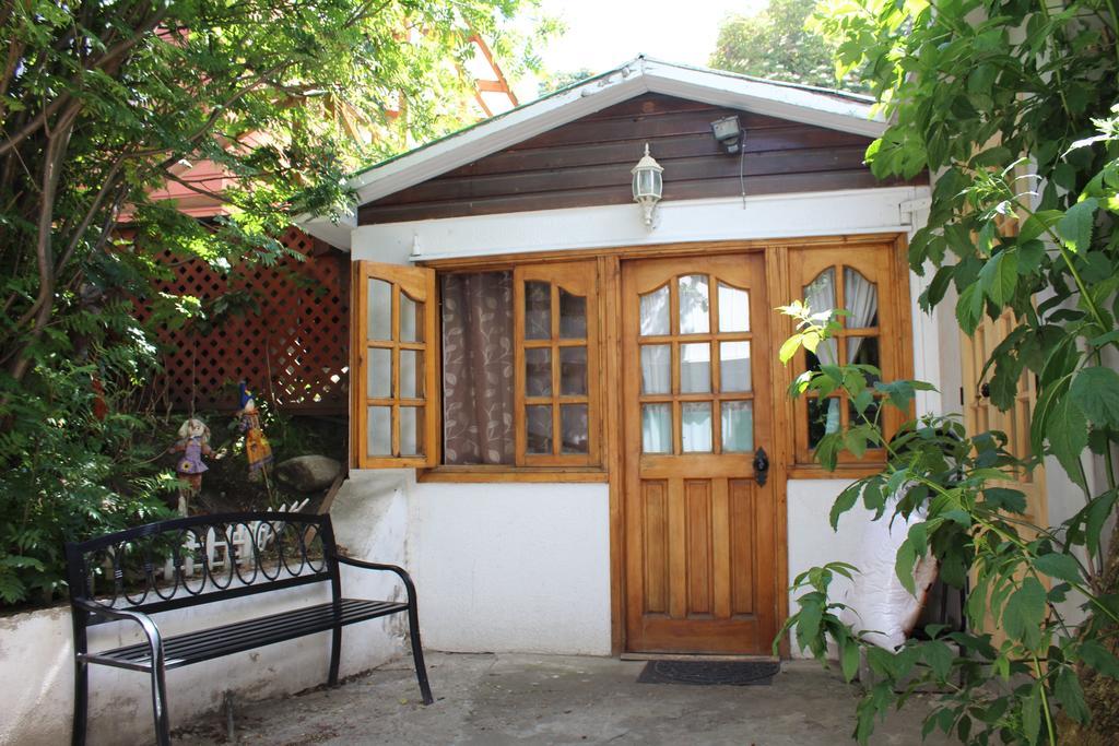 Hostal Y Cabanas Ainil 蓬塔阿雷纳斯 外观 照片