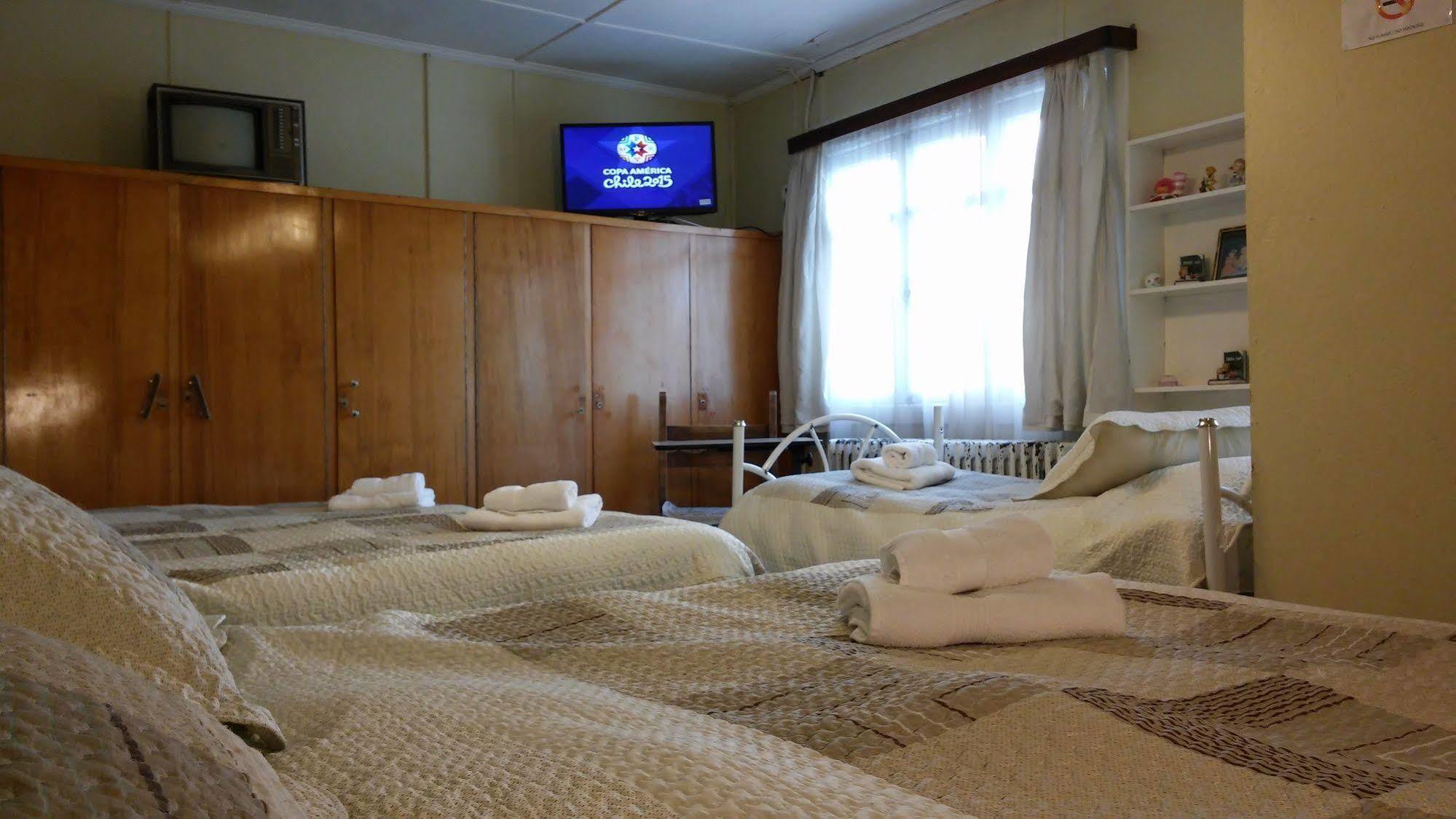 Hostal Y Cabanas Ainil 蓬塔阿雷纳斯 外观 照片