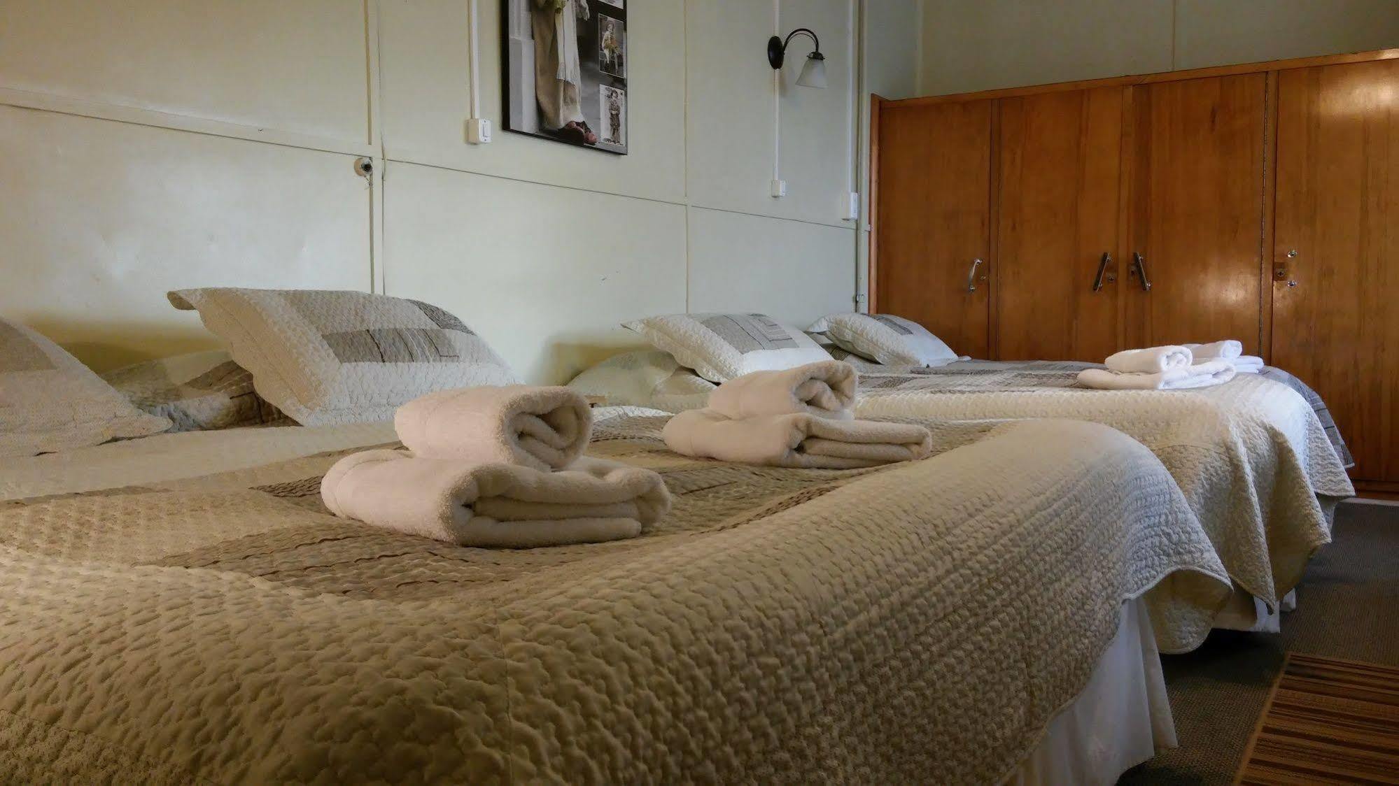 Hostal Y Cabanas Ainil 蓬塔阿雷纳斯 外观 照片