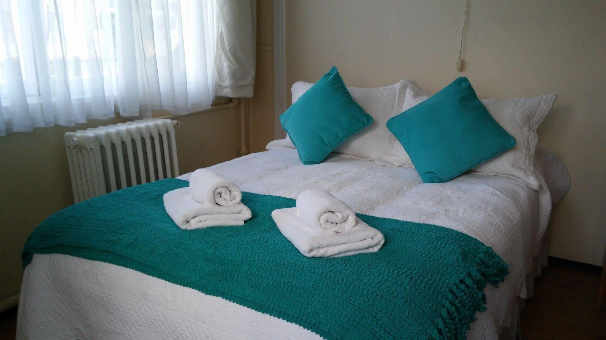 Hostal Y Cabanas Ainil 蓬塔阿雷纳斯 外观 照片