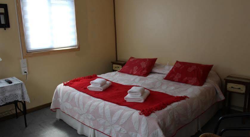 Hostal Y Cabanas Ainil 蓬塔阿雷纳斯 外观 照片