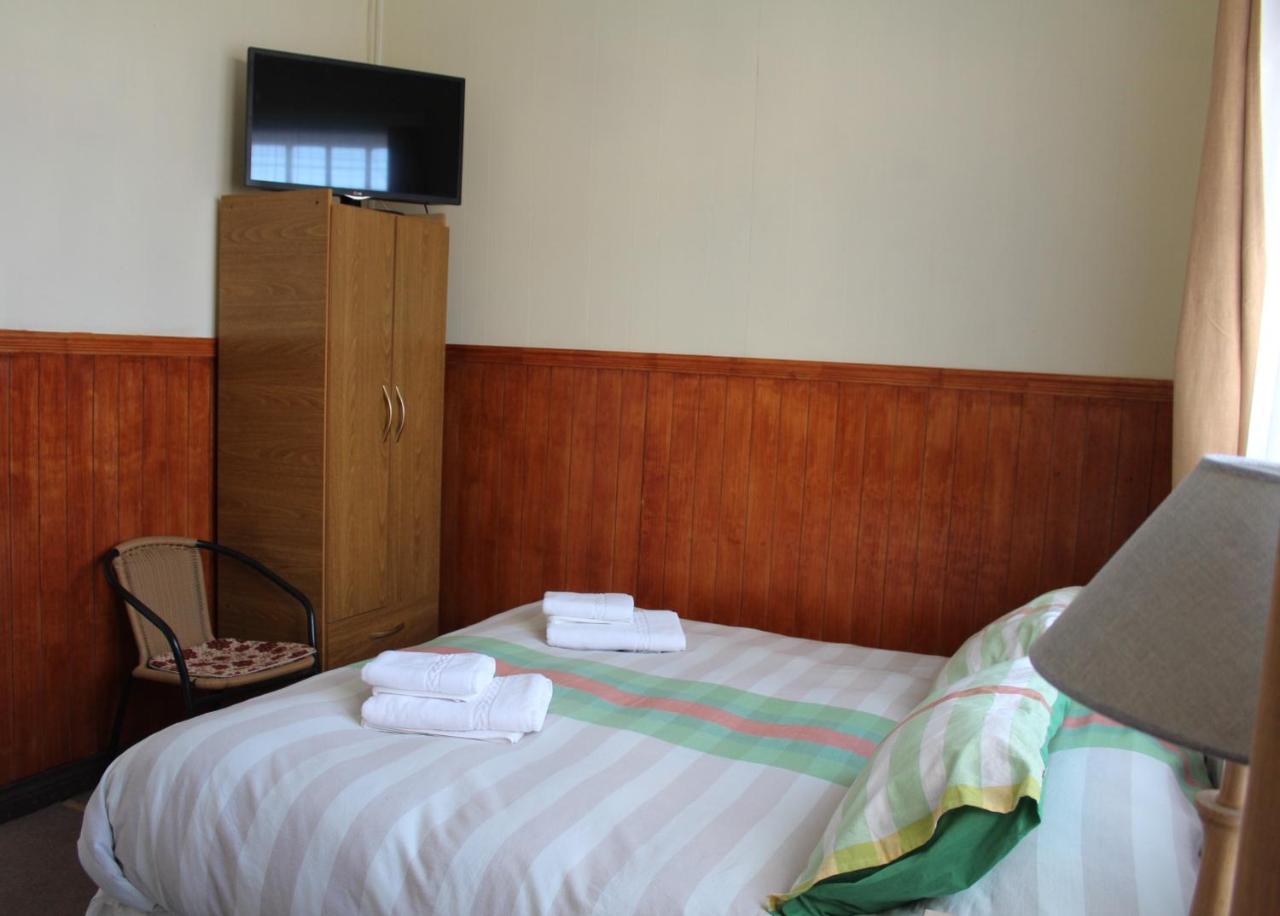 Hostal Y Cabanas Ainil 蓬塔阿雷纳斯 外观 照片