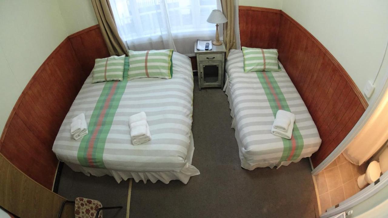 Hostal Y Cabanas Ainil 蓬塔阿雷纳斯 外观 照片